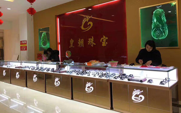 珠寶柜臺(tái)需要和燈光進(jìn)行搭配 珠寶柜臺(tái)需要和燈光進(jìn)行搭配