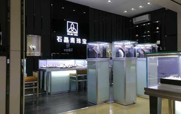 玻璃展柜穩(wěn)定，堅固性強(qiáng)